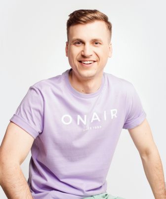 ŠVIESIAI VIOLETINIAI MARŠKINĖLIAI “ON AIR”